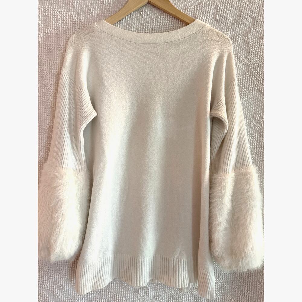 ANTHROPOLOGIE Sweater White Size Small Fur Sleeves